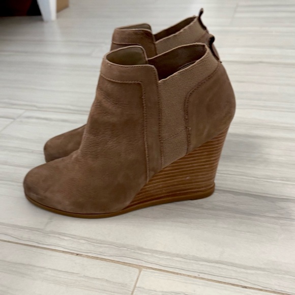 Crown Vintage, Leather Wedge Bootie, Size 9.5
Light Brown - Picture 14 of 15